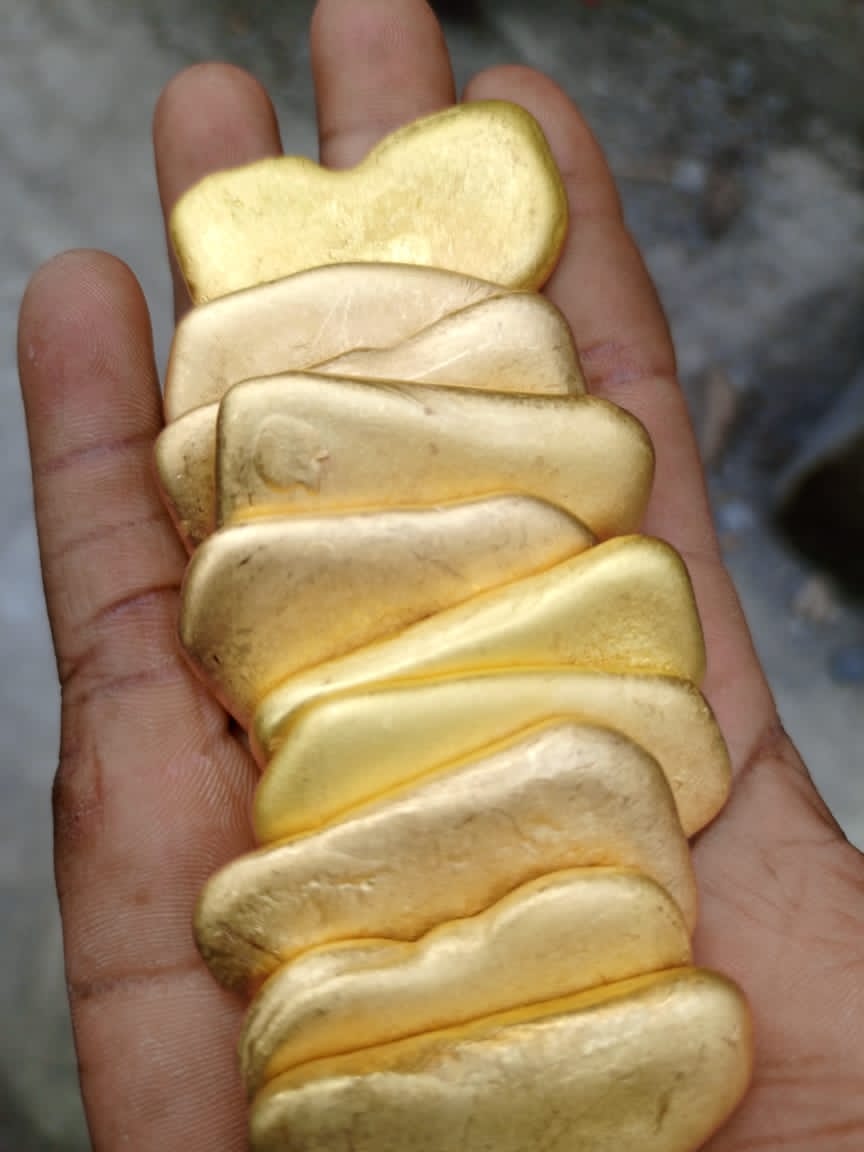 Gold nuggets in hand