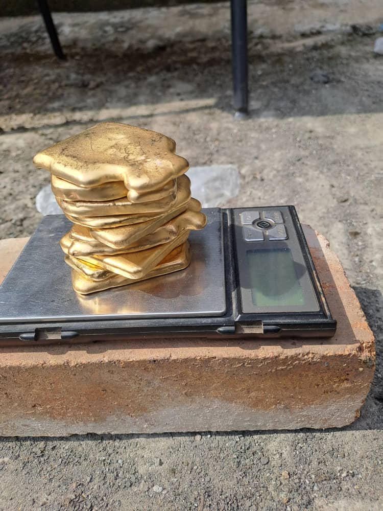 Gold bars weighed for trading